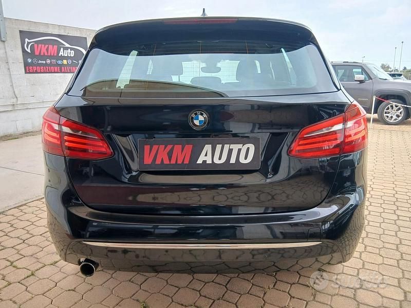 Begagnad BMW 218 Efficient Dynamics 150 HK (110 kW) 2014 Svart Kombi