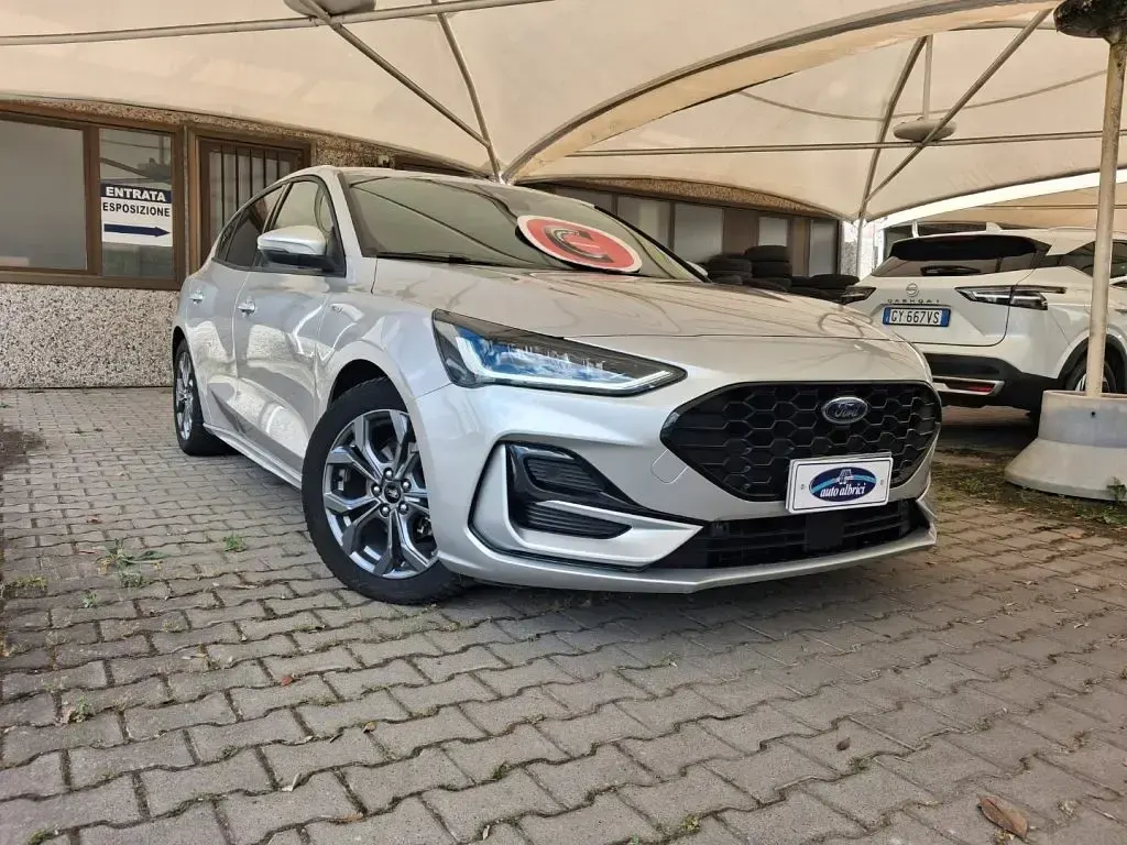 Usata Ford Focus ST-Line 125 CV (91 kW) 2025 Metallizzato  argento Berlina