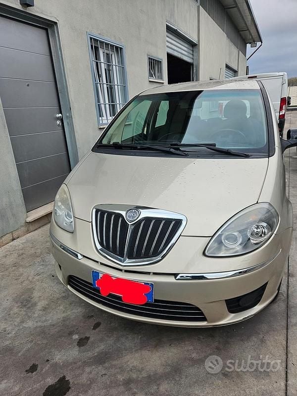 Usata Lancia Musa 95 CV (69 kW) 2012 Grigio Monovolume