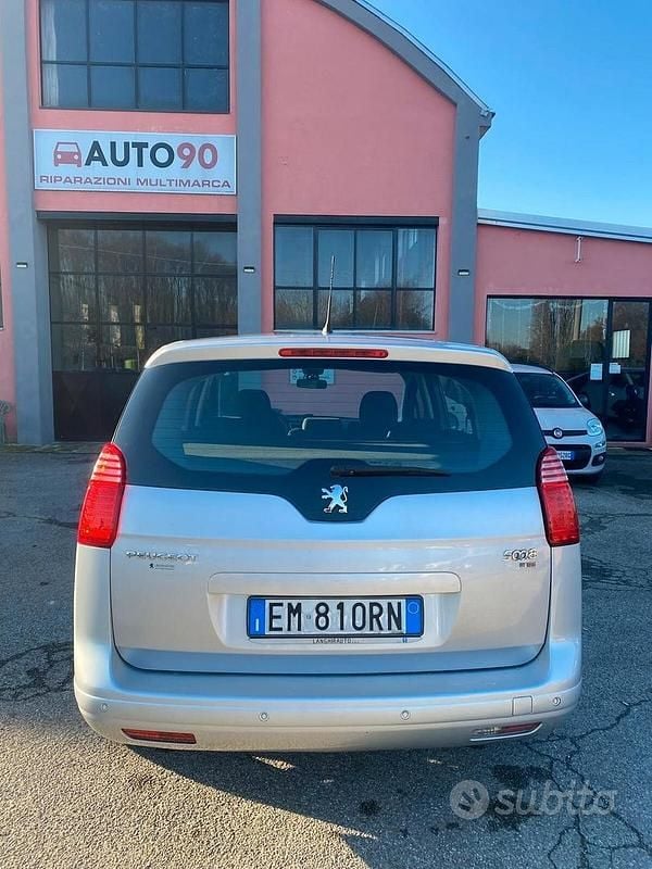 Usata Peugeot 5008 Active 112 CV (82 kW) 2012 Grigio Monovolume