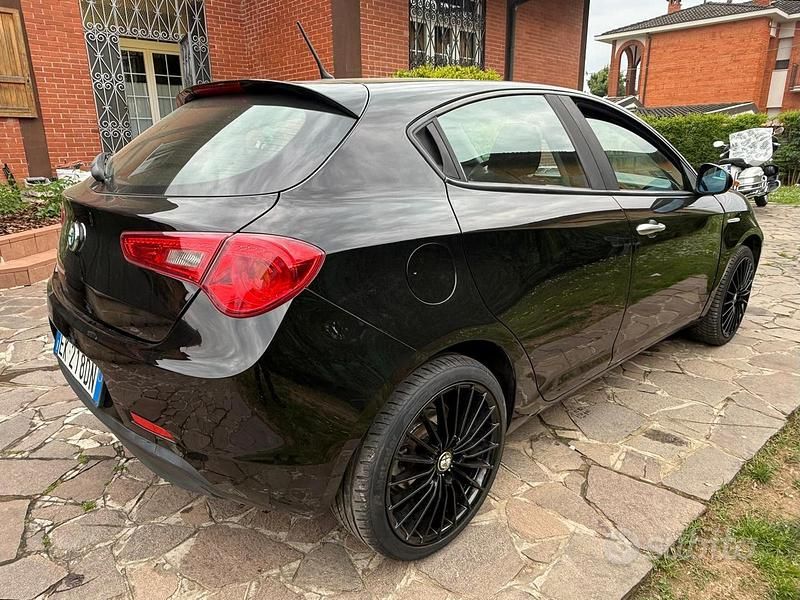 Usata Alfa Romeo Giulietta 105 CV (77 kW) 2011 Utilitaria