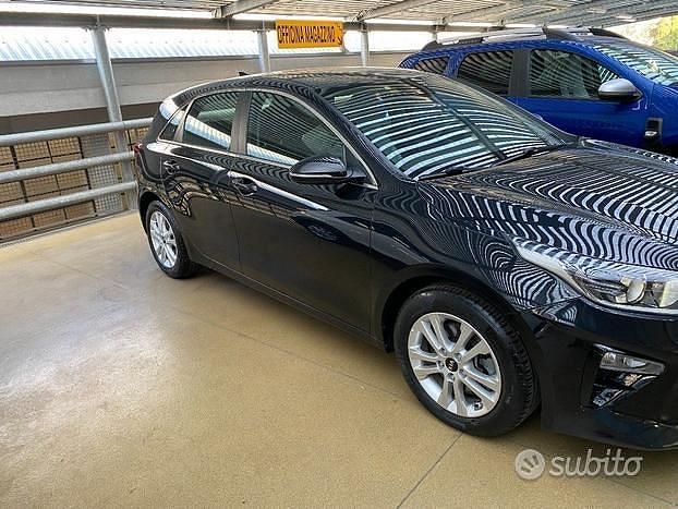 Usata Kia Ceed 116 CV (85 kW) 2019 Nero Utilitaria