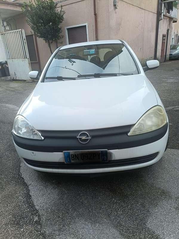 Usata 2001 Opel Corsa Club Tre volumi | 950 € (Ottimo prezzo) - Immagine 1/4