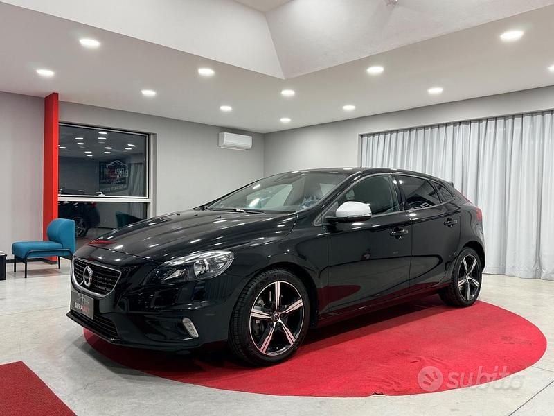 Usata Volvo V40 R-Design 150 CV (110 kW) 2017 Nero Berlina
