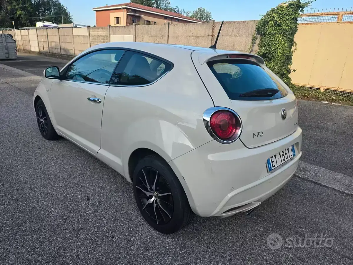 Usata Alfa Romeo MiTo Distinctive 85 CV (62 kW) 2015 Beige Utilitaria