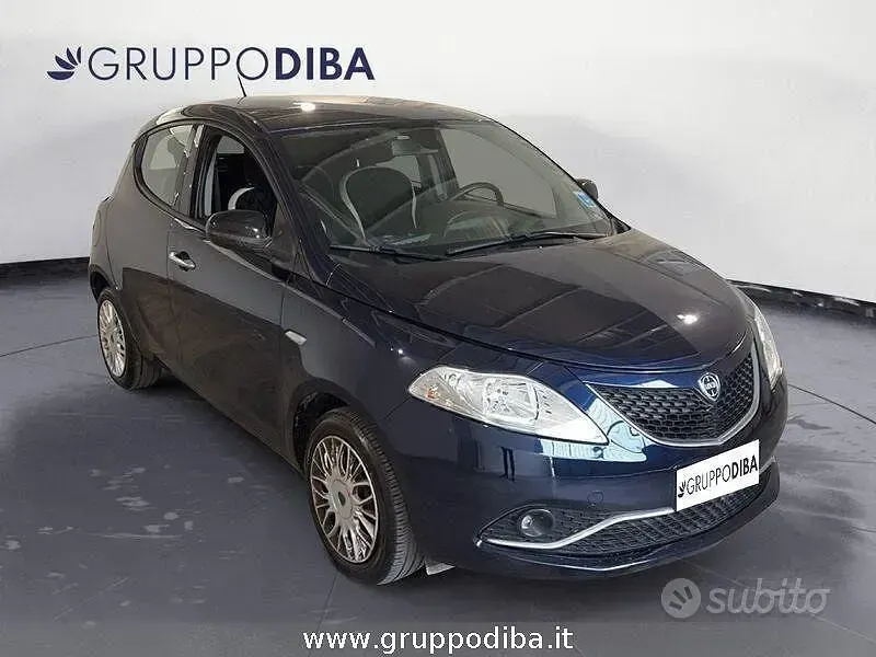 Usata Lancia Ypsilon Gold 69 CV (50 kW) 2017 Blu Utilitaria