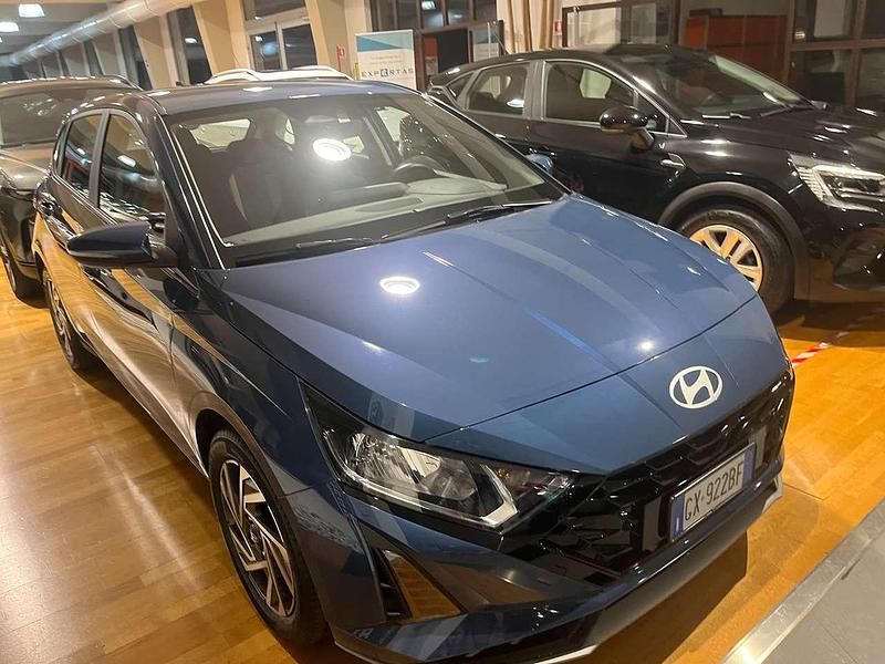 Usata Hyundai i20 101 CV (74 kW) 2024 Blu/azzurro Berlina