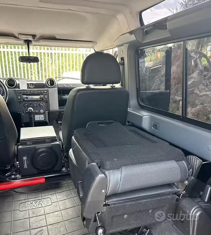 Usata Land Rover Defender 122 CV (89 kW) 2010 SUV