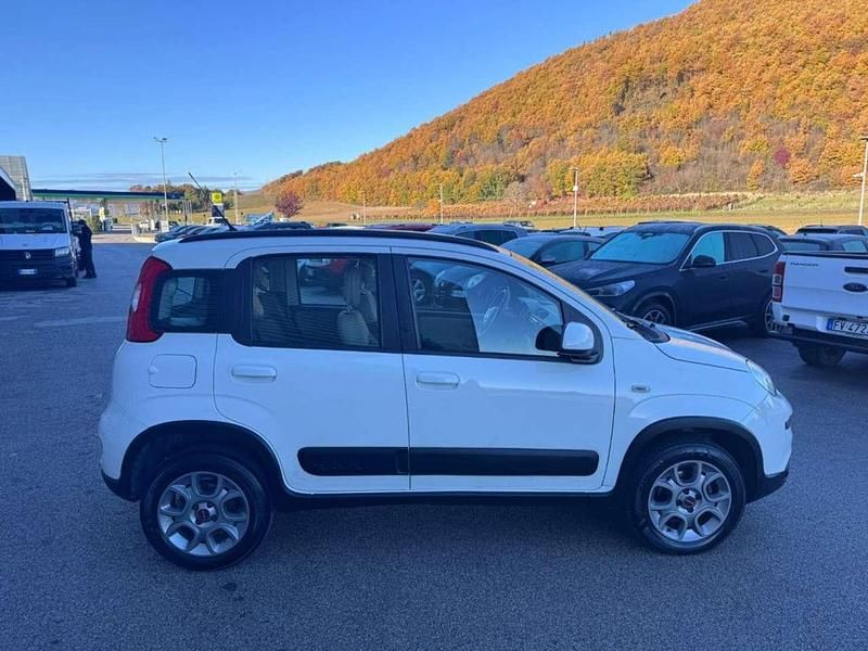 Usata Fiat Panda 4x4 S 75 CV (55 kW) 2014 Bianco Utilitaria