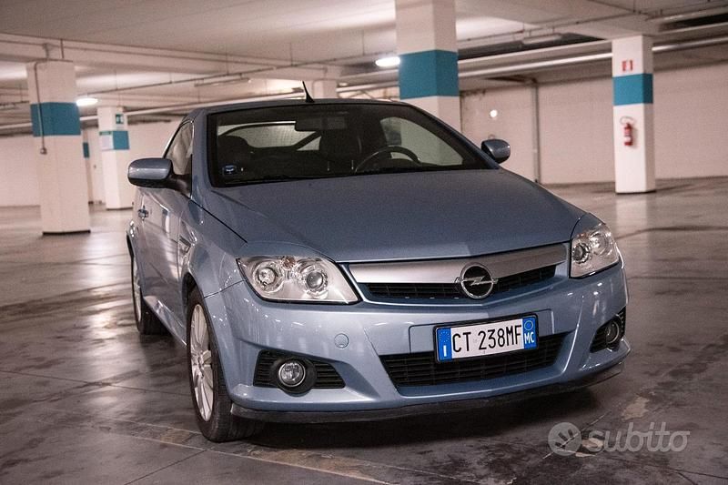 Usata Opel Tigra Edition 90 CV (66 kW) 2005 Blu Cabrio