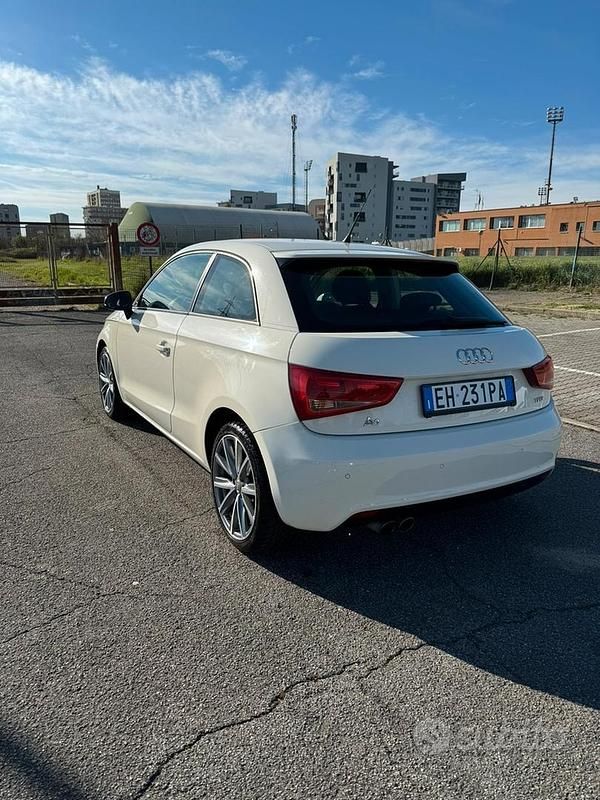Usata Audi A1 Ambition 122 CV (89 kW) 2011 Bianco Utilitaria