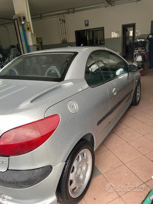 Usata Peugeot 206 CC 109 CV (80 kW) 2002 Grigio Cabrio