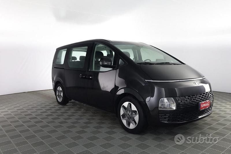 Usata Hyundai Staria 177 CV (130 kW) 2023 Abyss black Monovolume