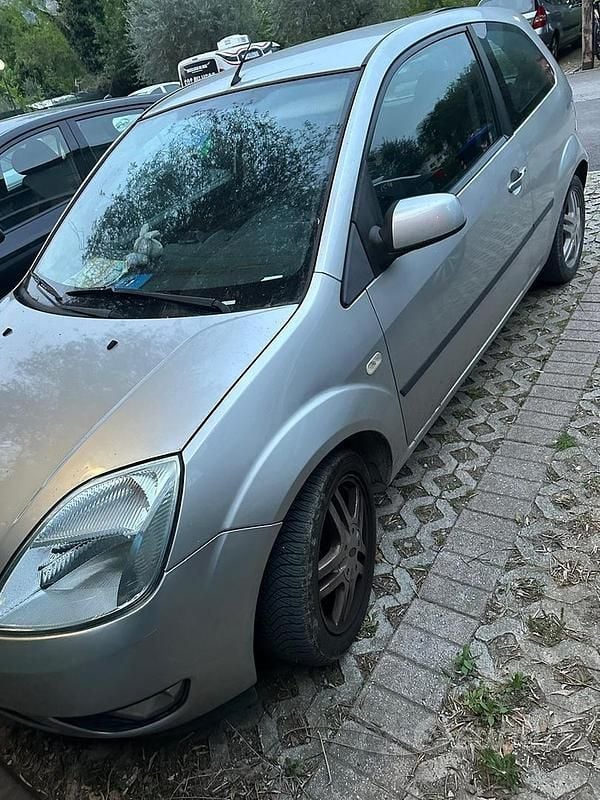 Usata Ford Fiesta 75 CV (55 kW) 2005 Utilitaria
