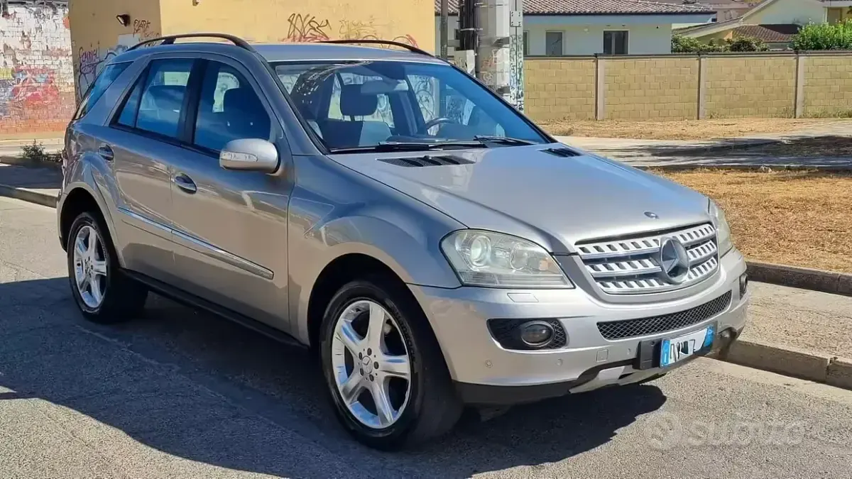 Usata Mercedes ML320 224 CV (164 kW) 2008 Grigio SUV