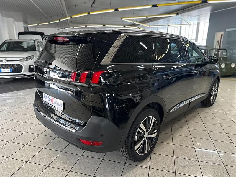 Usata Peugeot 5008 Allure 130 CV (95 kW) 2023 Nero SUV