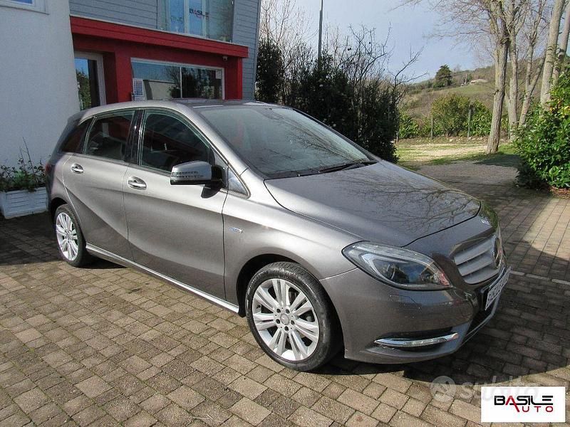 Usata Mercedes B180 Premium 109 CV (80 kW) 2011 Grigio Monovolume