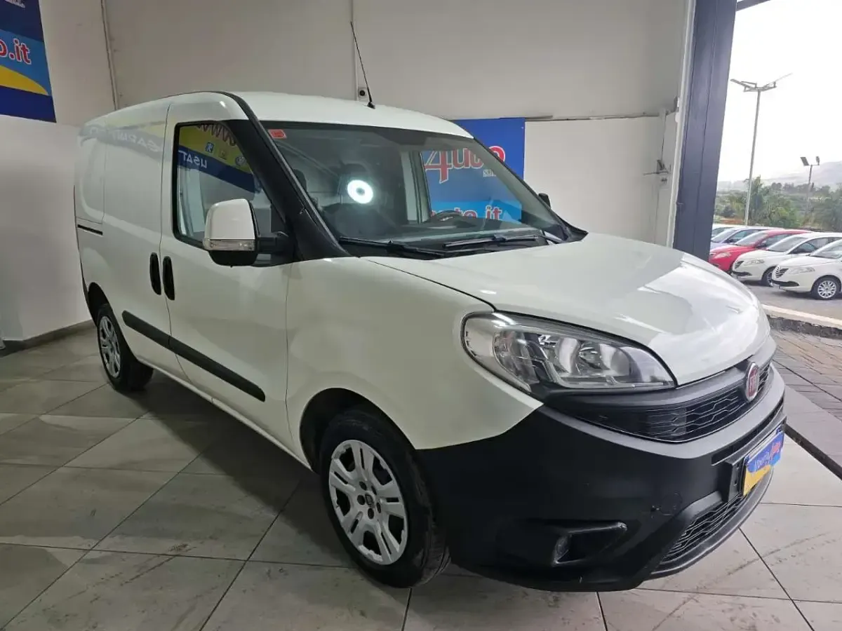 Usata Fiat Doblò 90 CV (66 kW) 2016 Bianco Monovolume
