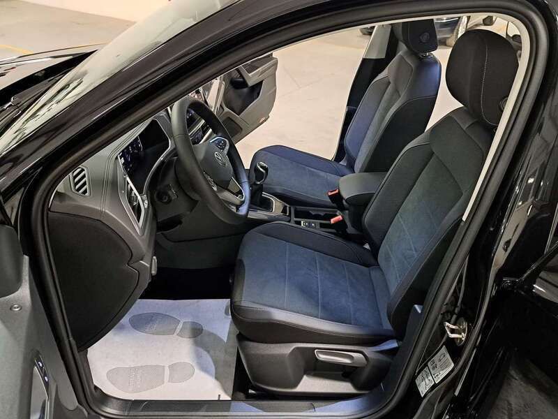 Usata VW T-Roc Style 116 CV (85 kW) 2024 Deep black perlato (2t2t) SUV