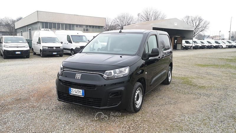 Usata Fiat Doblò 102 CV (75 kW) 2024 Nero Monovolume
