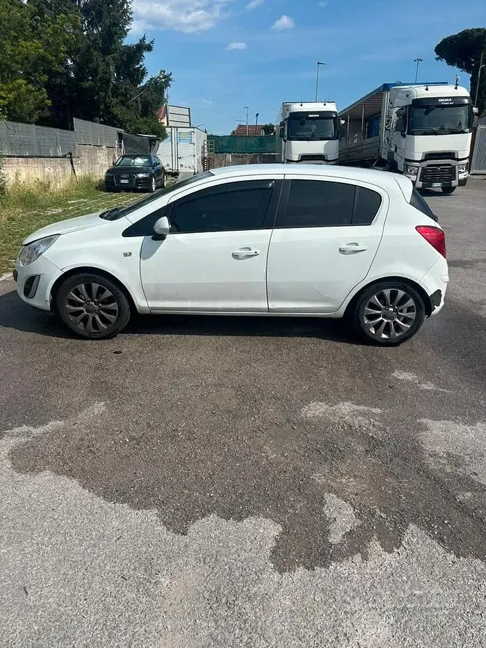 Usata Opel Corsa 95 CV (69 kW) 2011 Bianco Utilitaria