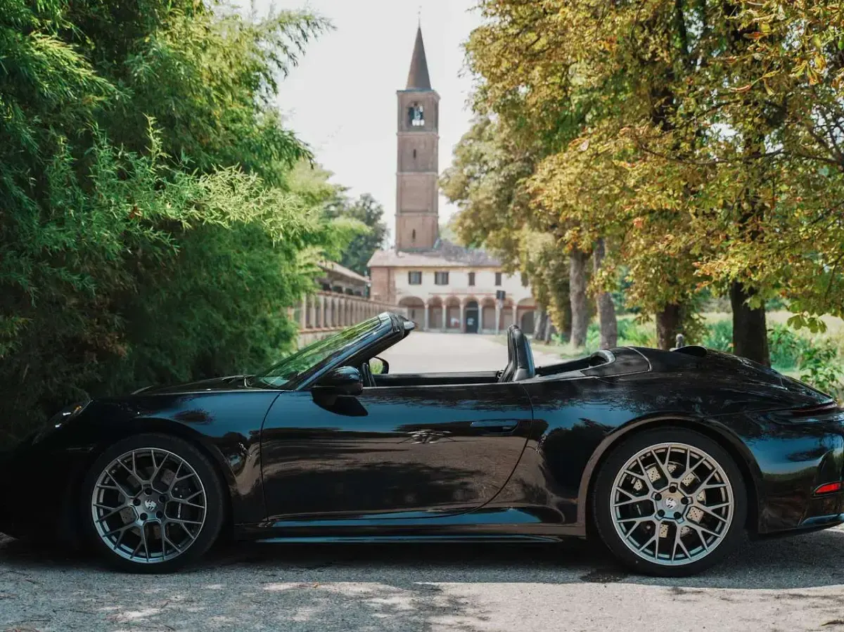 Usata Porsche 911 Carrera Cabriolet 394 CV (289 kW) 2025 Jet black metallic Cabrio