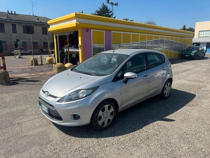 Usata Ford Fiesta Titanium 70 CV (51 kW) 2009 Grigio Utilitaria