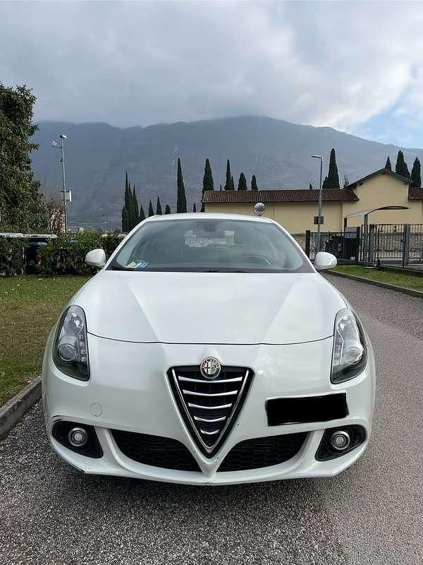 Usata 2015 Alfa Romeo Giulietta Distinctive Tre volumi | 7500 € (Ottimo prezzo) - Immagine 1/4