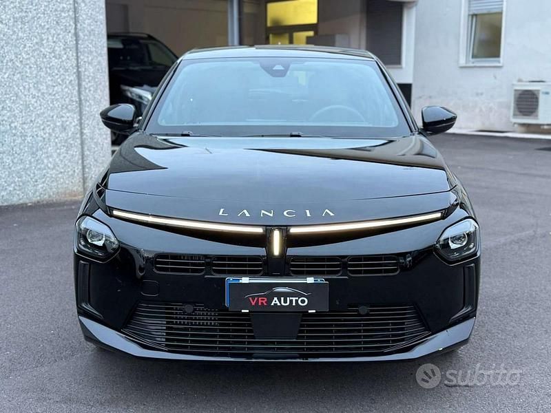 Usata Lancia Ypsilon 110 CV (80 kW) 2025 Nero Utilitaria