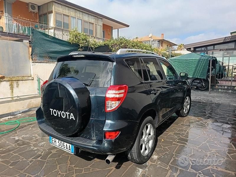 Usata Toyota RAV4 150 CV (110 kW) 2011 SUV