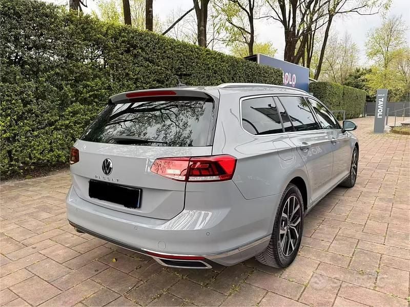 Usata VW Passat Executive 200 CV (147 kW) 2022 Grigio Station wagon