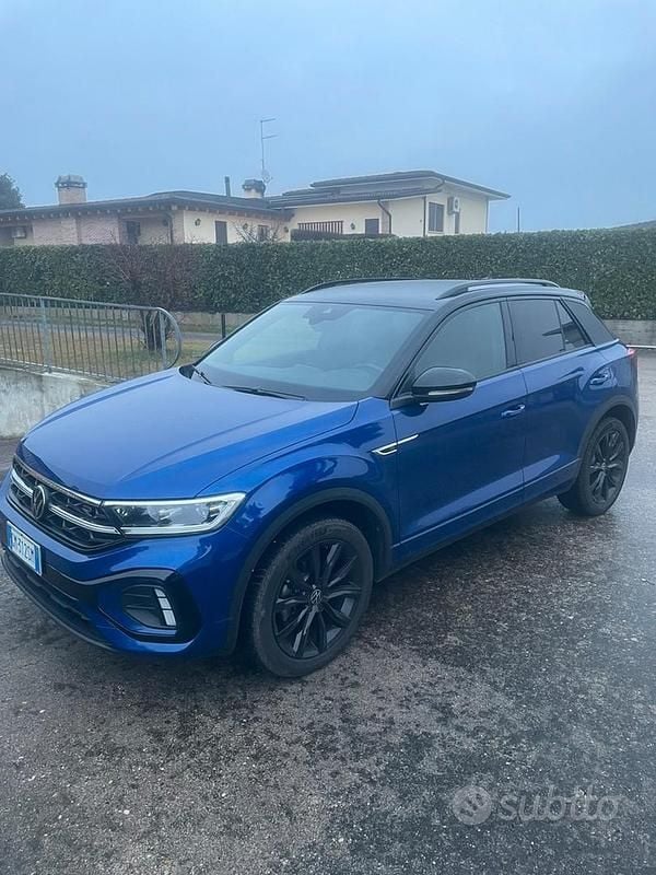 Usata VW T-Roc R-line 150 CV (110 kW) 2023 Blu SUV
