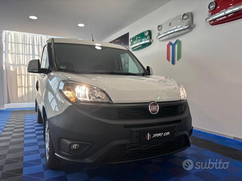 Usata Fiat Doblò 90 CV (66 kW) 2023 Bianco Monovolume