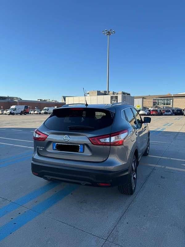 Usata Nissan Qashqai N-Connecta 131 CV (96 kW) 2017 Grigio SUV