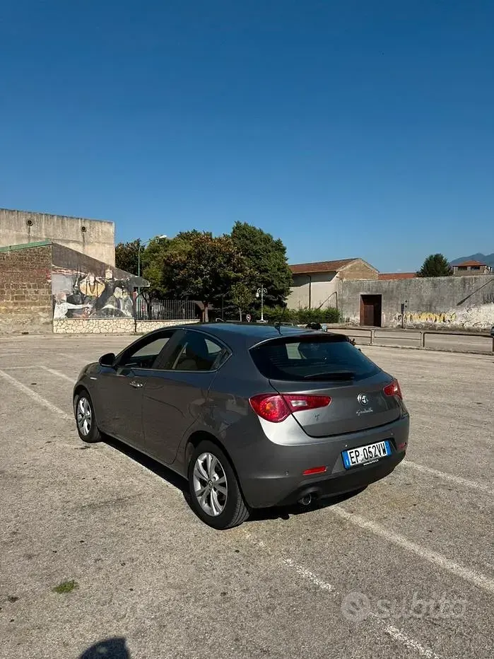 Usata Alfa Romeo Giulietta 105 CV (77 kW) 2013 Bluazzurro Utilitaria