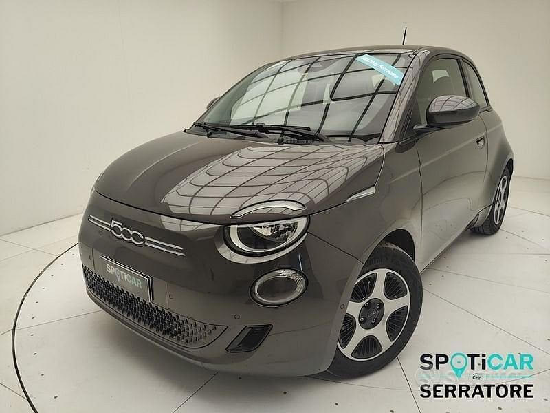 Grigio Usata 2021 Fiat 500e Passion Tre volumi | 16.686 € (Cara) - Immagine 1/4
