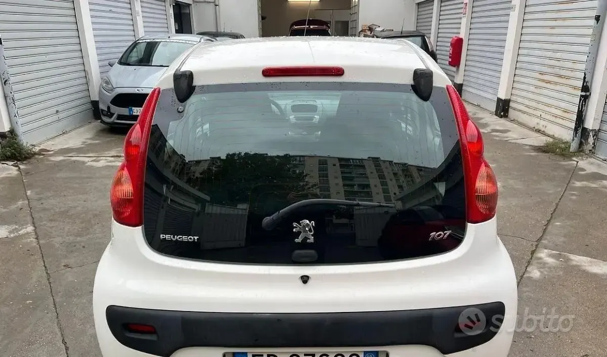 Usata Peugeot 107 68 CV (50 kW) 2010 Bianco Utilitaria