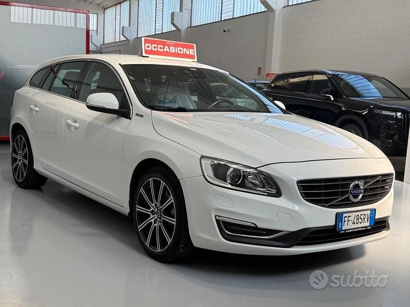 Usata Volvo V60 Momentum 288 CV (211 kW) 2016 Bianco Station wagon