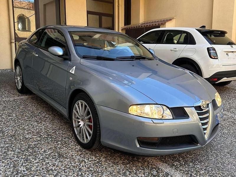 Usata Alfa Romeo GT Distinctive 239 CV (175 kW) 2004 Azzurro gabbiano Coupé