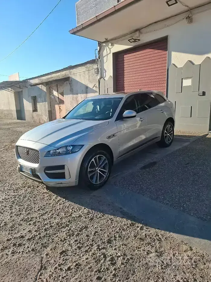 Usata Jaguar F-Pace 180 CV (132 kW) 2016 Grigio SUV