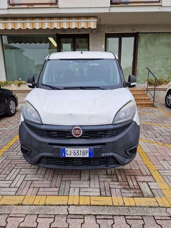 Usata Fiat Doblò 63 CV (46 kW) 2017 Bianco Monovolume