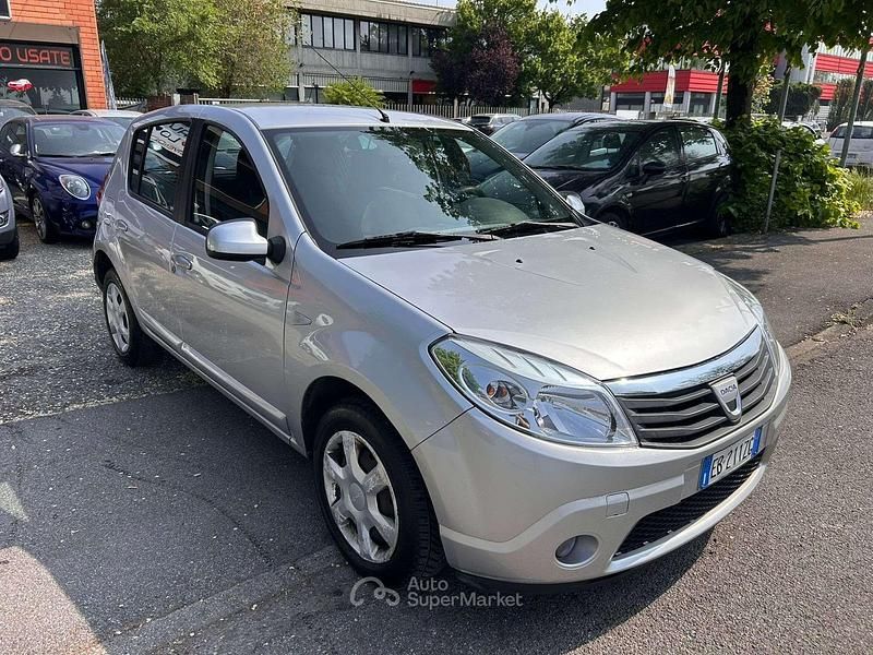 Usata Dacia Sandero 75 CV (55 kW) 2010 Grigio Berlina