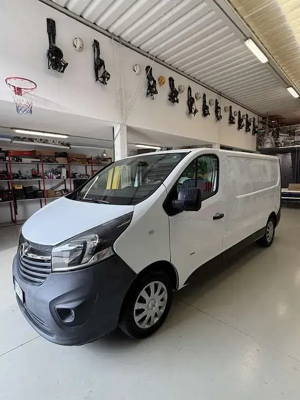 Usata Opel Vivaro 120 CV (88 kW) 2015 Monovolume