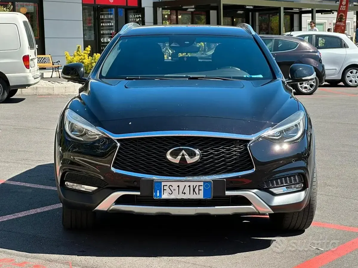 Usata Infiniti QX30 Luxe 170 CV (125 kW) 2018 Viola SUV