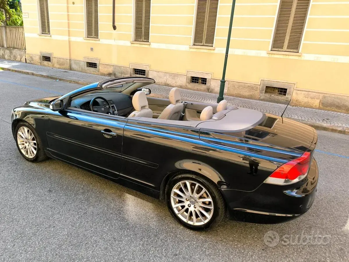 Usata Volvo C70 Summum 140 CV (102 kW) 2008 Nero Cabrio