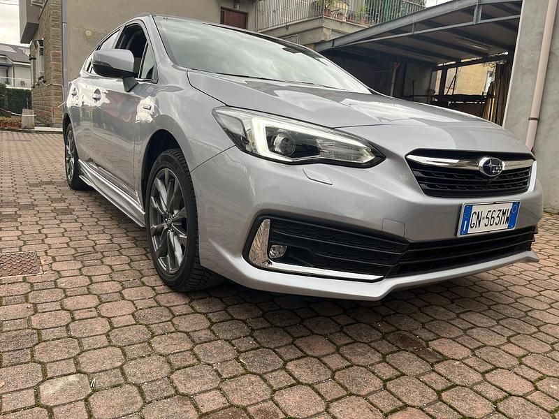 Usata Subaru Impreza Premium 149 CV (109 kW) 2023 Arancione Berlina