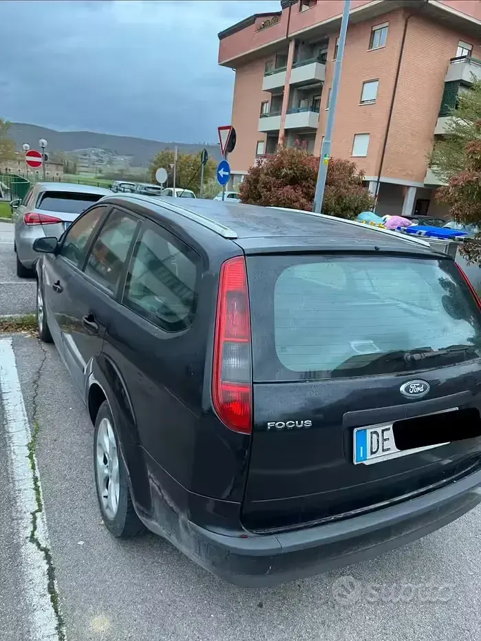 Usata Ford Focus 90 CV (66 kW) 2007 Nero Station wagon