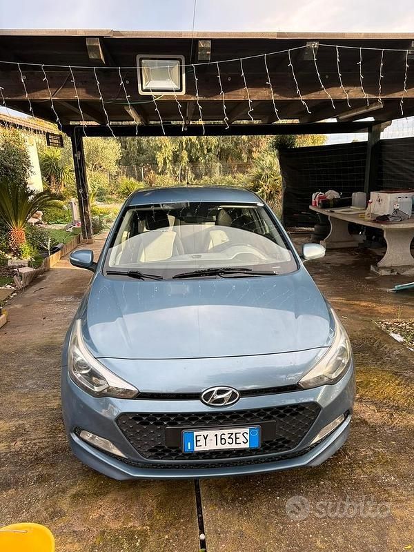 Usata Hyundai i20 75 CV (55 kW) 2015 Blu Berlina