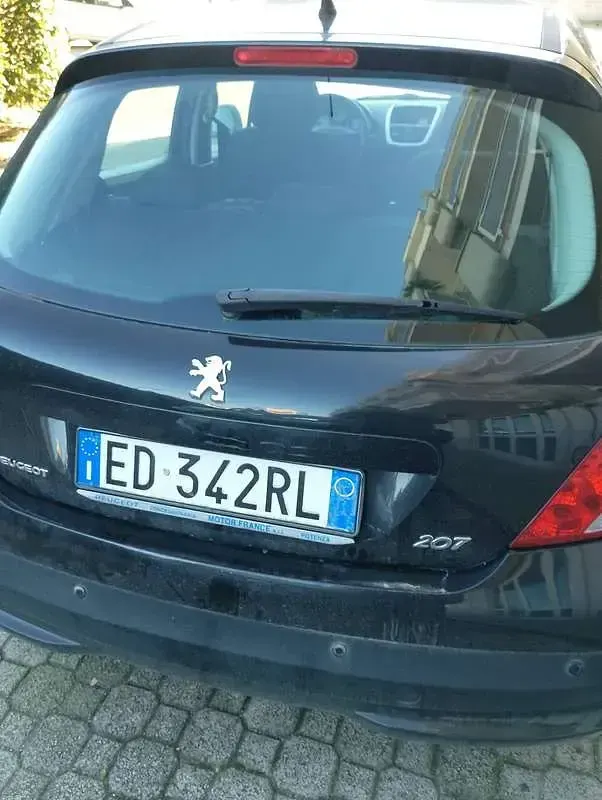 Usata Peugeot 207 68 CV (50 kW) 2011 Nero Berlina
