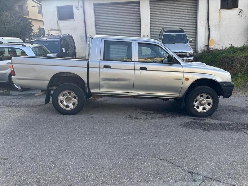 Usata Mitsubishi L200 100 CV (73 kW) 2001 Argento Pick-up